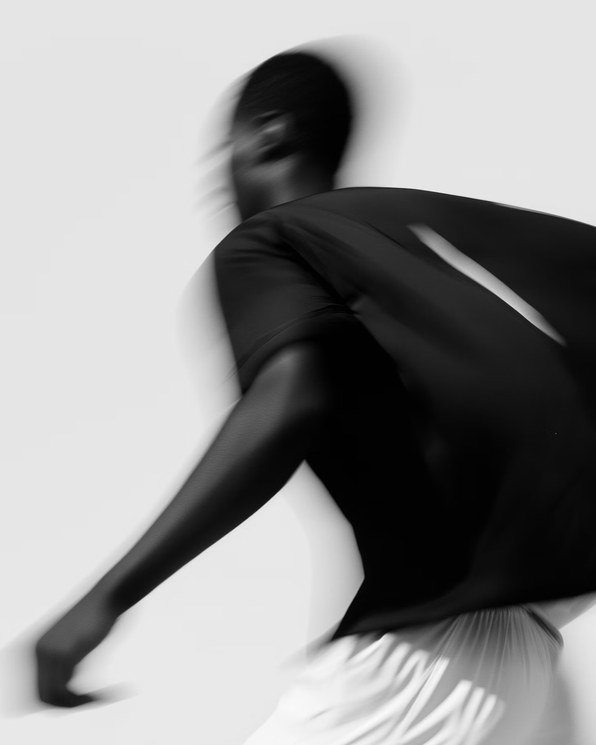 Figura en movimiento, fotografía en blanco y negro
